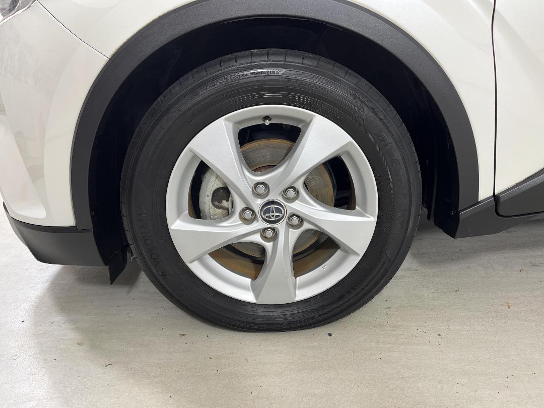 Photo '10' of Toyota C-HR