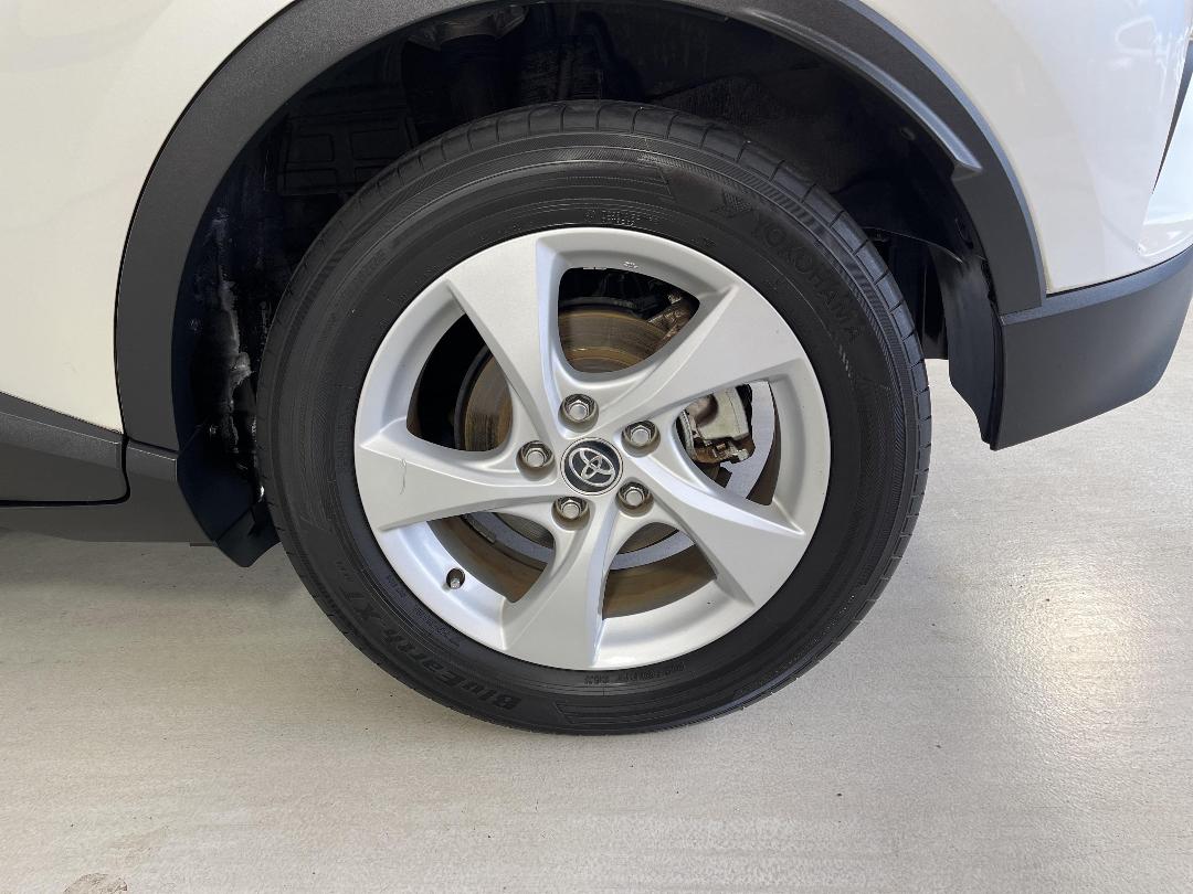 Photo '11' of Toyota C-HR