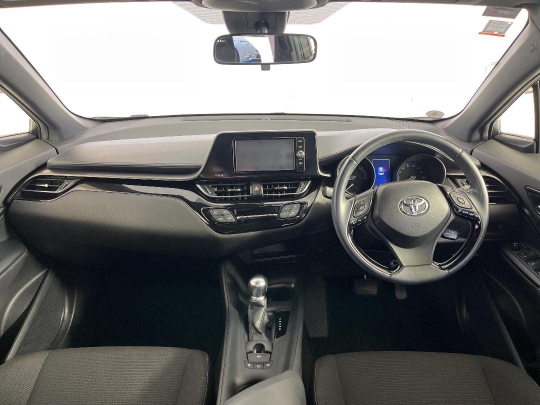 Photo '17' of Toyota C-HR