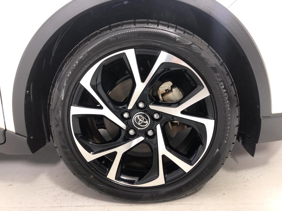 Photo '9' of Toyota C-HR