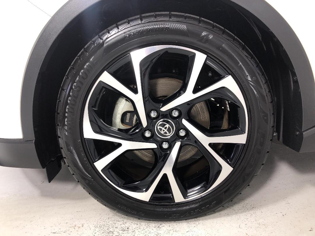 Photo '10' of Toyota C-HR