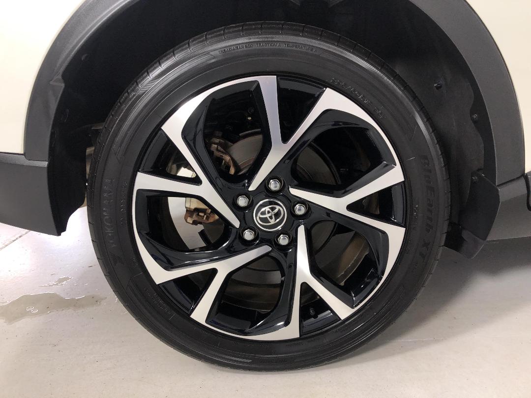 Photo '12' of Toyota C-HR