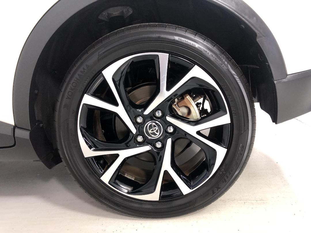 Photo '11' of Toyota C-HR