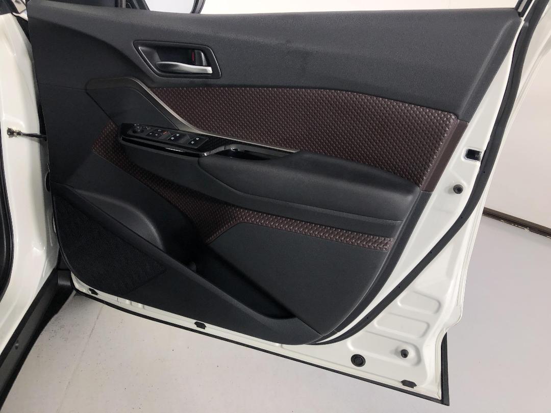 Photo '15' of Toyota C-HR