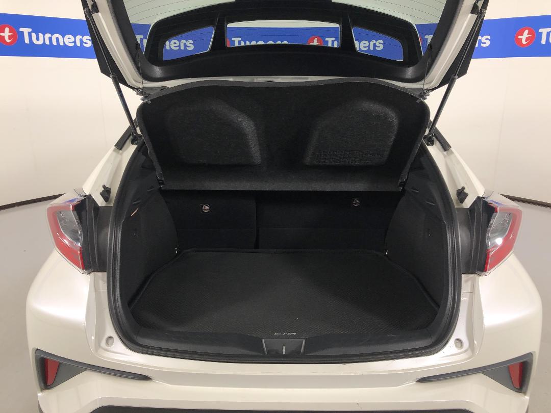 Photo '14' of Toyota C-HR