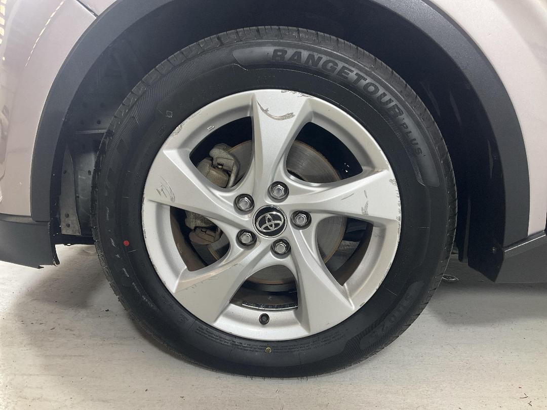 Photo '10' of Toyota C-HR