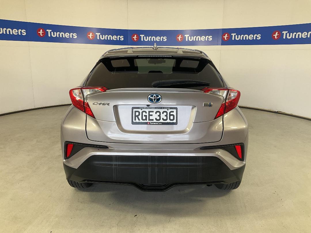 Photo '6' of Toyota C-HR