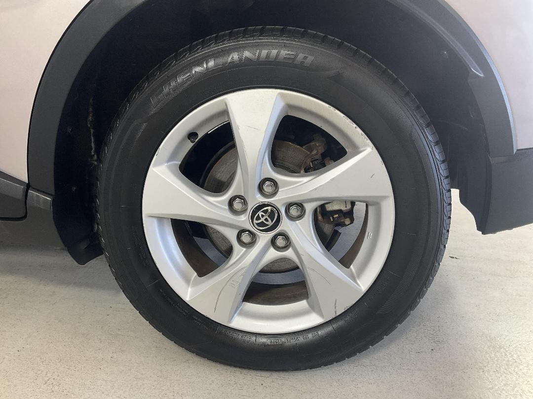 Photo '11' of Toyota C-HR