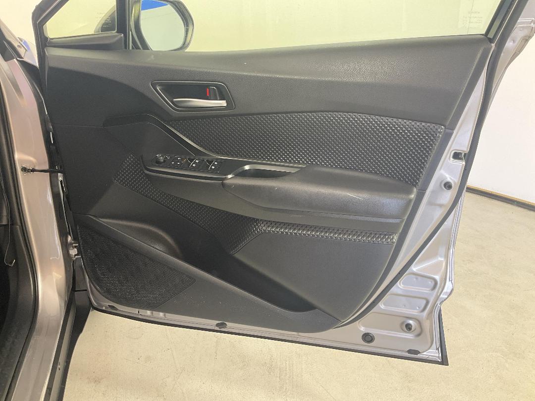 Photo '15' of Toyota C-HR