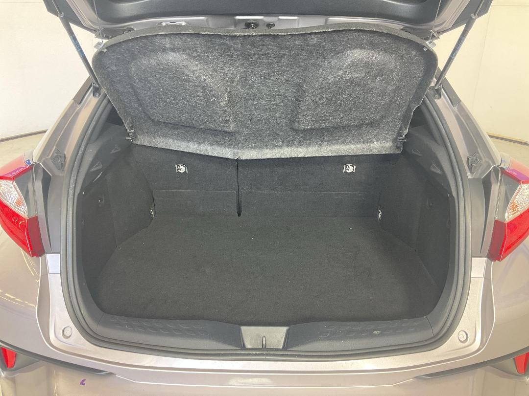 Photo '14' of Toyota C-HR