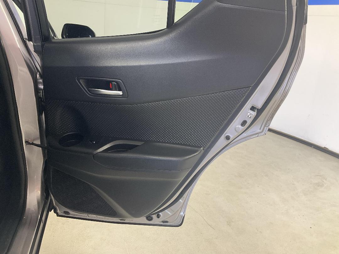 Photo '19' of Toyota C-HR