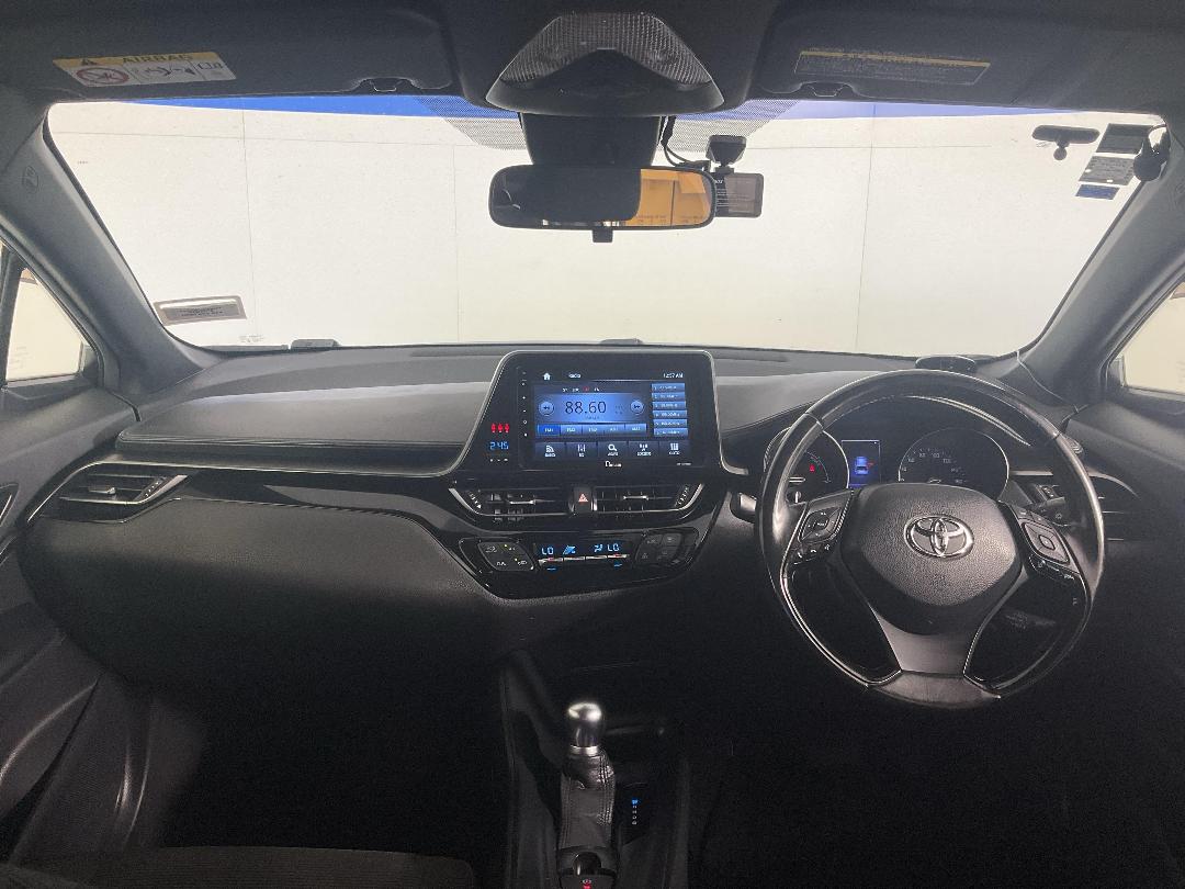 Photo '17' of Toyota C-HR