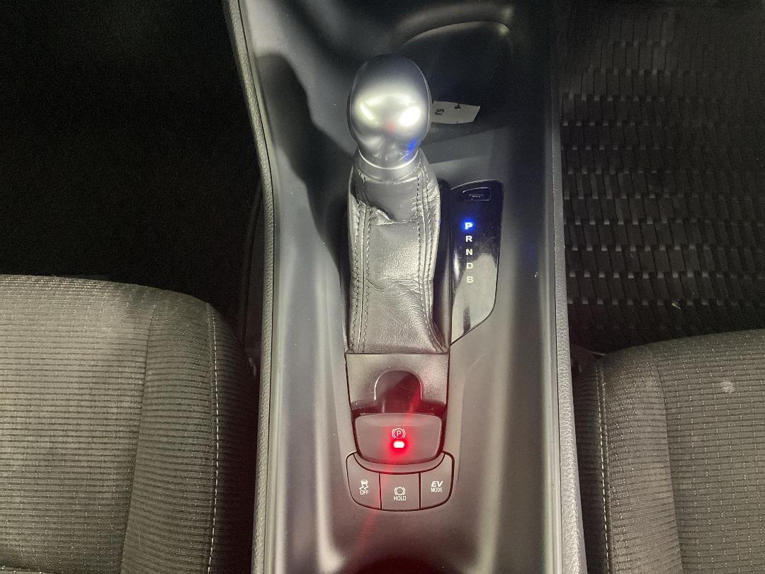 Photo '18' of Toyota C-HR