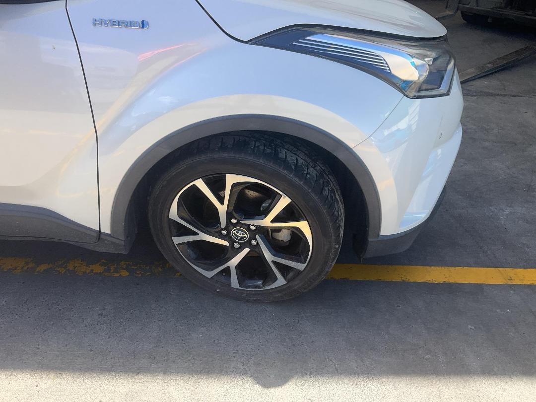 Photo '2' of Toyota C-HR Hybrid Photo '2' of Toyota C-HR Hybrid