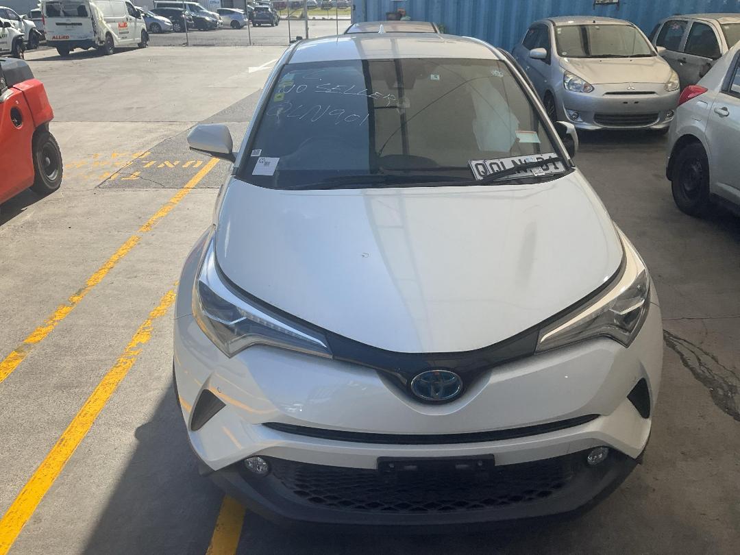 Photo '4' of Toyota C-HR Hybrid Photo '4' of Toyota C-HR Hybrid