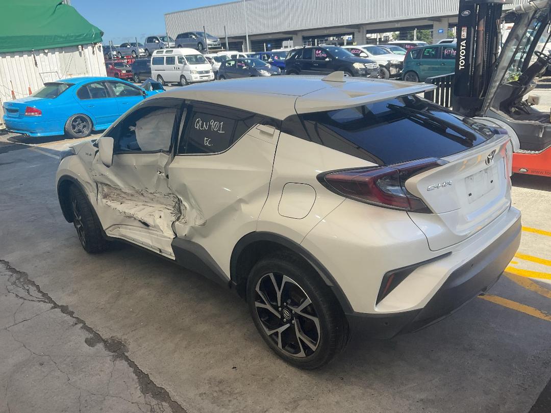 Photo '9' of Toyota C-HR Hybrid Photo '9' of Toyota C-HR Hybrid