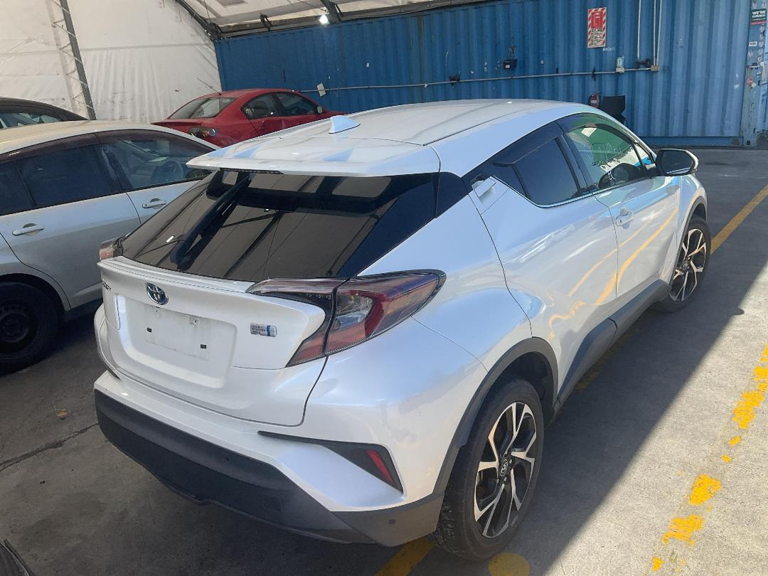 Photo '12' of Toyota C-HR Hybrid Photo '12' of Toyota C-HR Hybrid