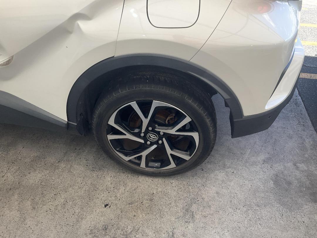 Photo '10' of Toyota C-HR Hybrid Photo '10' of Toyota C-HR Hybrid