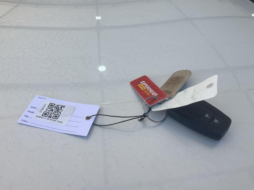 Photo '17' of Toyota C-HR Hybrid Photo '17' of Toyota C-HR Hybrid