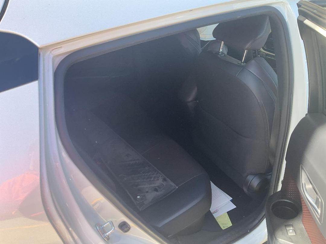 Photo '19' of Toyota C-HR Hybrid Photo '19' of Toyota C-HR Hybrid