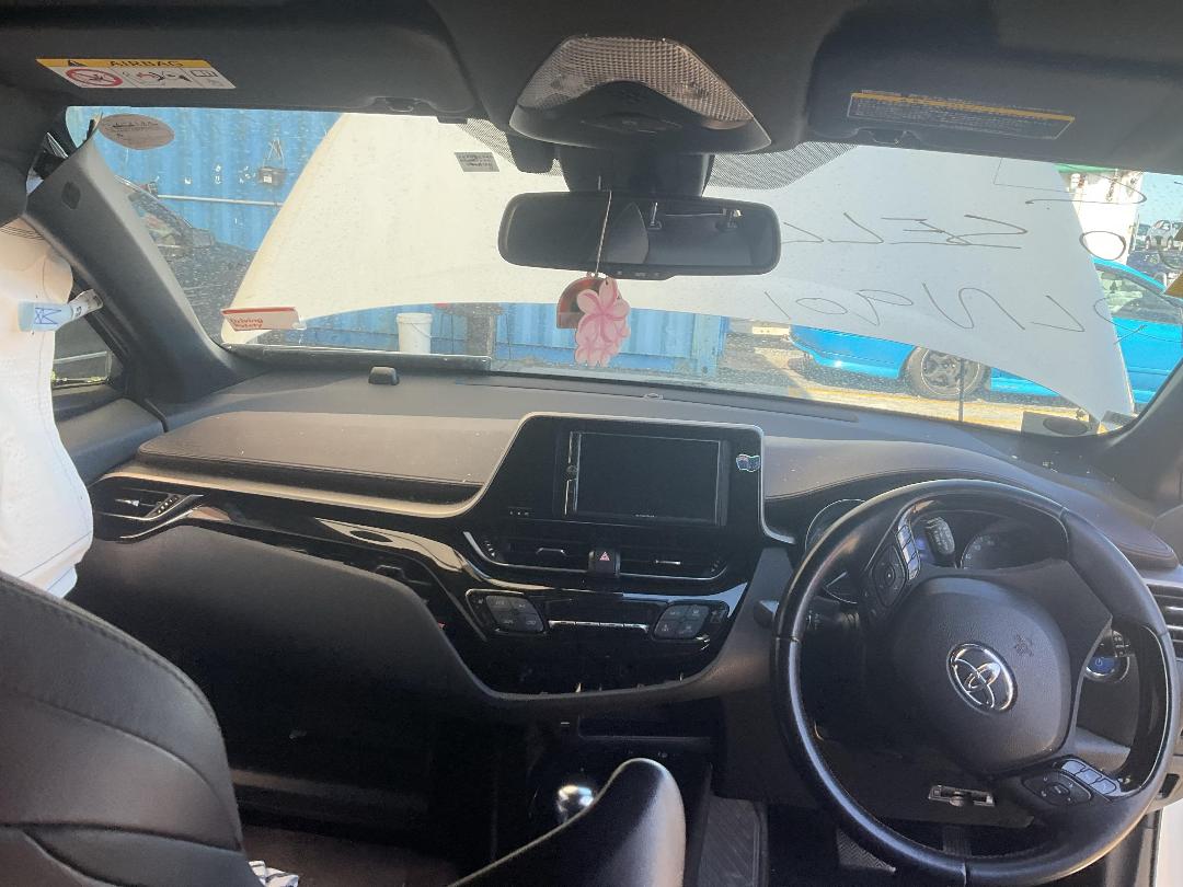 Photo '20' of Toyota C-HR Hybrid Photo '20' of Toyota C-HR Hybrid