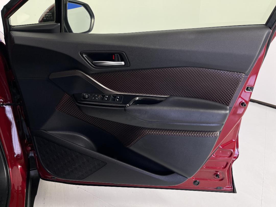 Photo '15' of Toyota C-HR