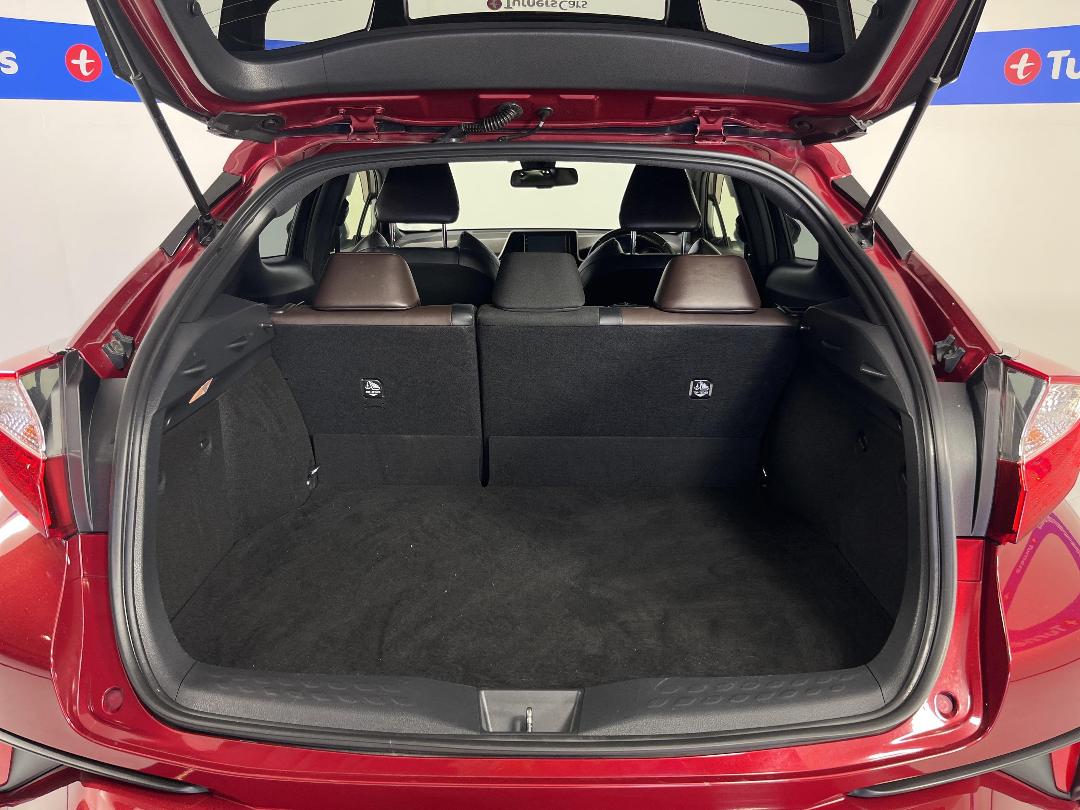 Photo '14' of Toyota C-HR