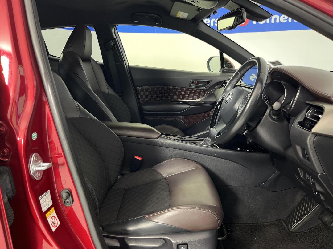 Photo '16' of Toyota C-HR