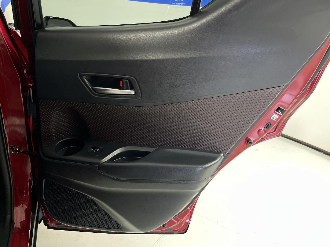 Photo '19' of Toyota C-HR