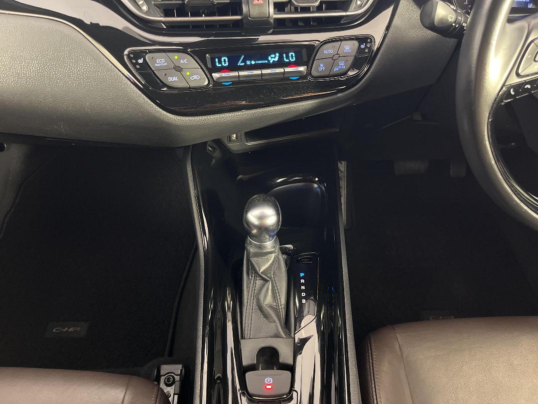 Photo '18' of Toyota C-HR