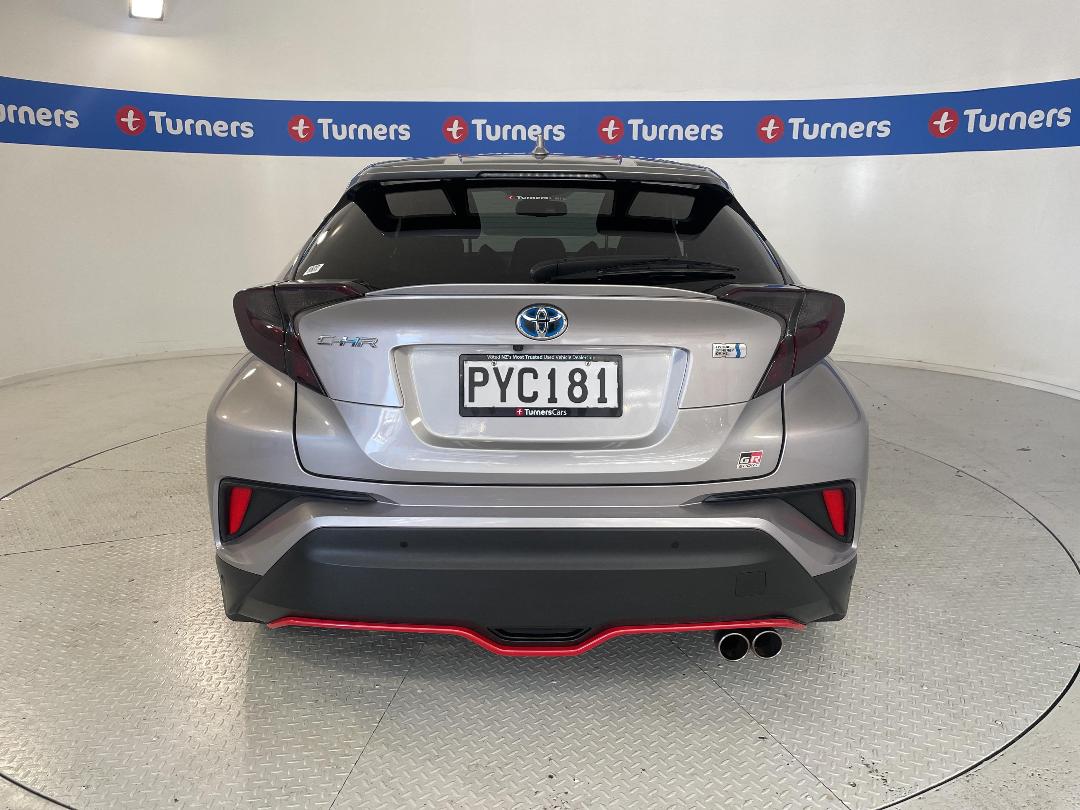 Photo '6' of Toyota C-HR Photo '6' of Toyota C-HR