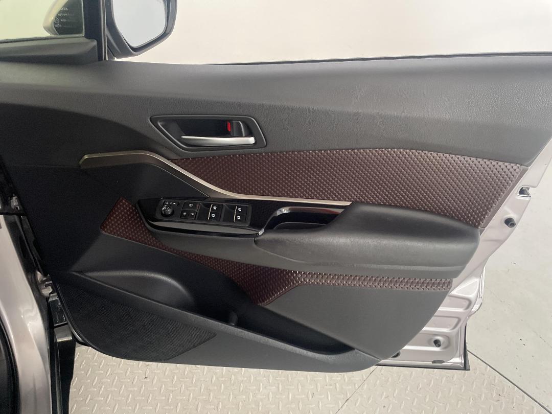 Photo '15' of Toyota C-HR Photo '15' of Toyota C-HR