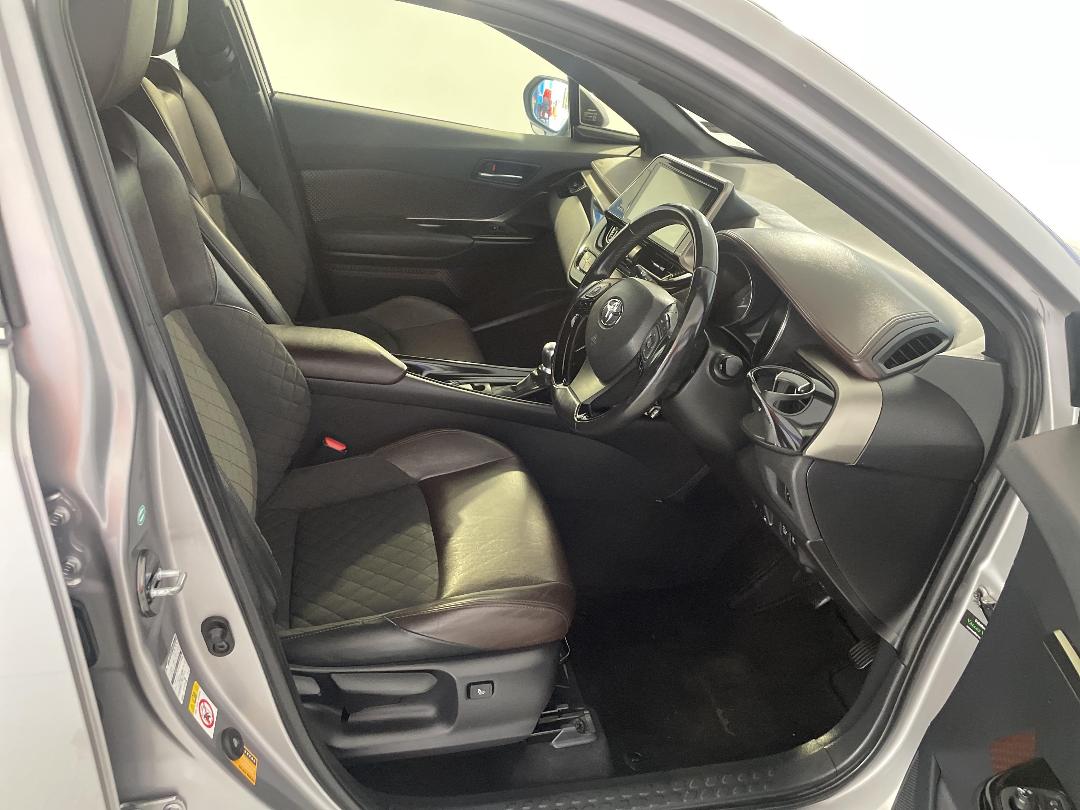 Photo '16' of Toyota C-HR Photo '16' of Toyota C-HR