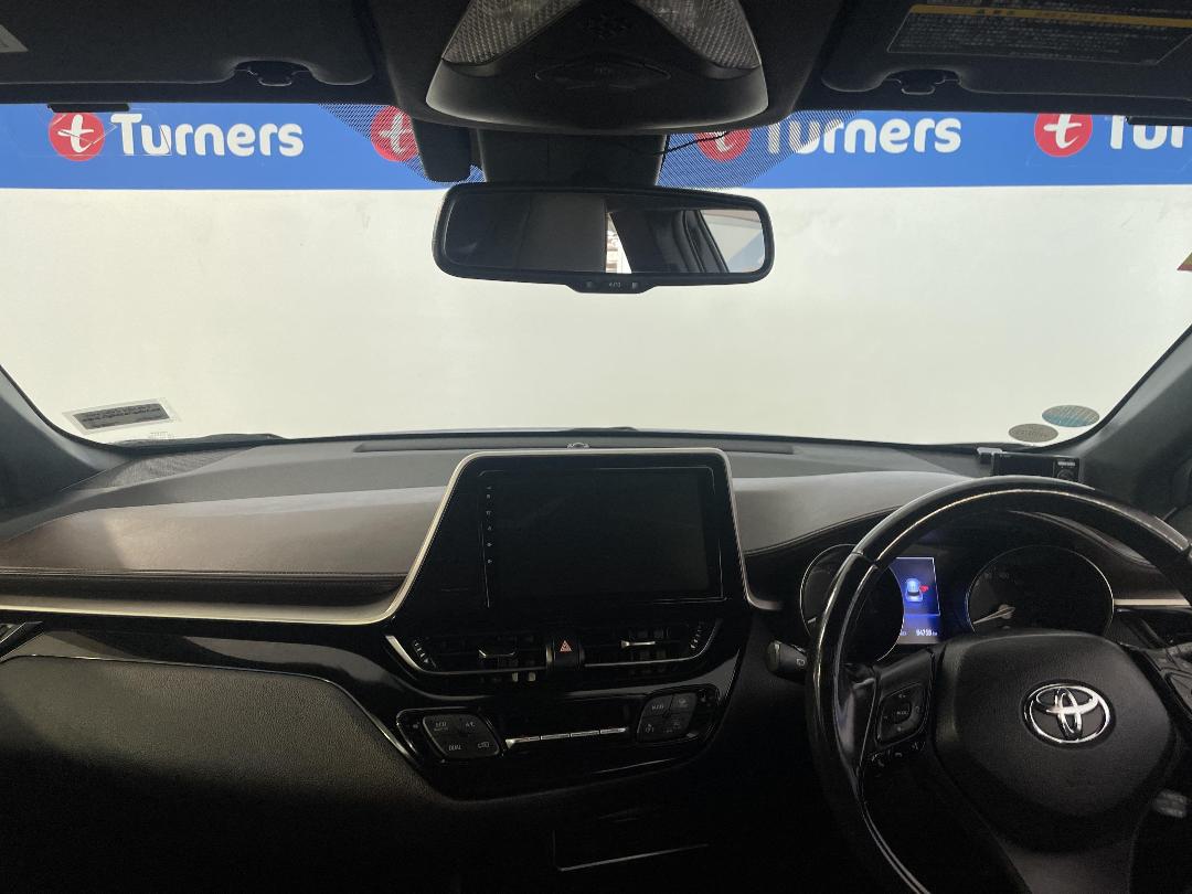 Photo '17' of Toyota C-HR Photo '17' of Toyota C-HR