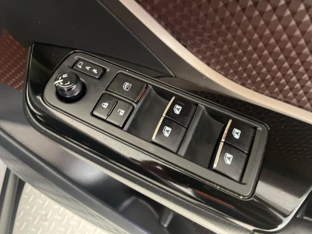 Photo '23' of Toyota C-HR Photo '23' of Toyota C-HR