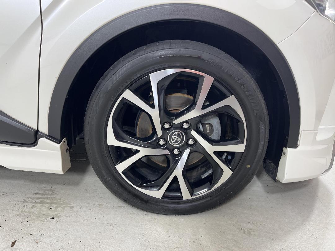 Photo '9' of Toyota C-HR