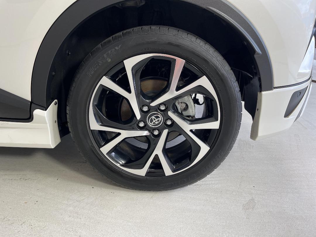 Photo '11' of Toyota C-HR