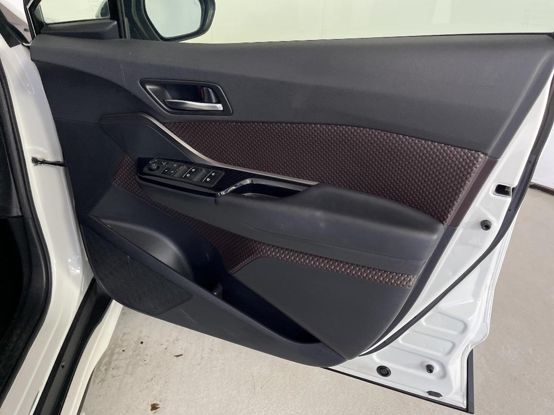 Photo '15' of Toyota C-HR