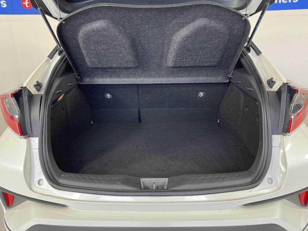 Photo '14' of Toyota C-HR