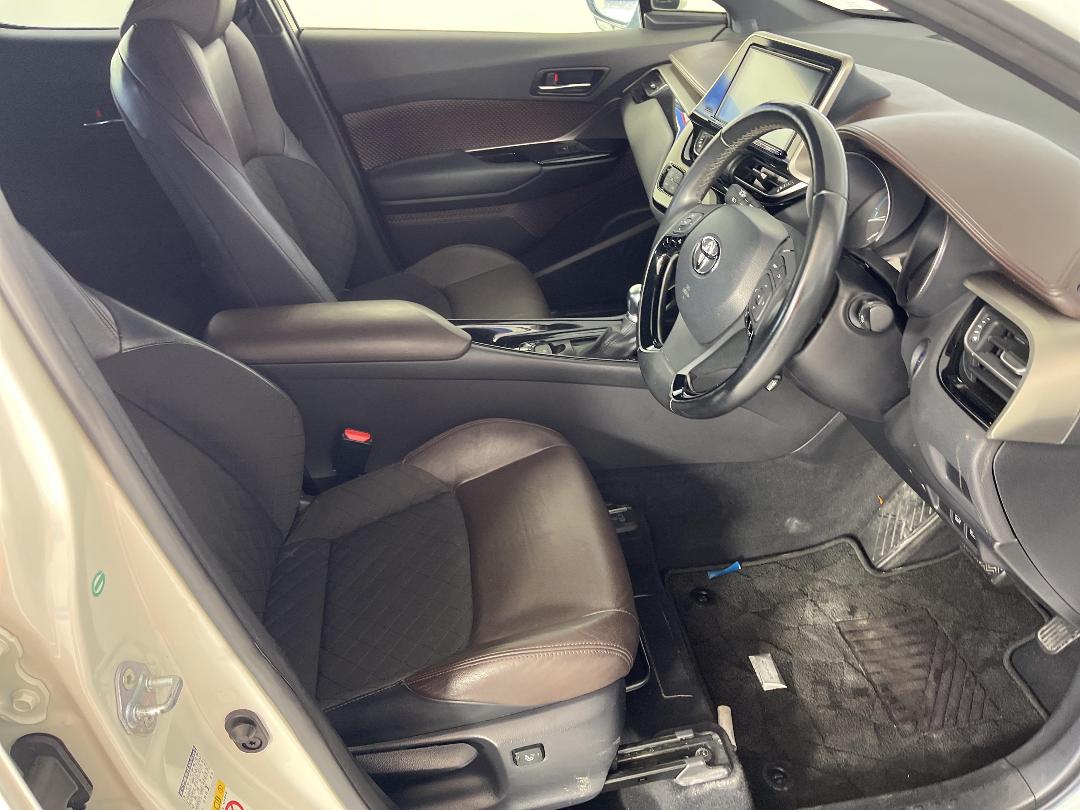 Photo '16' of Toyota C-HR