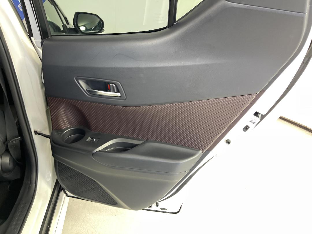 Photo '19' of Toyota C-HR