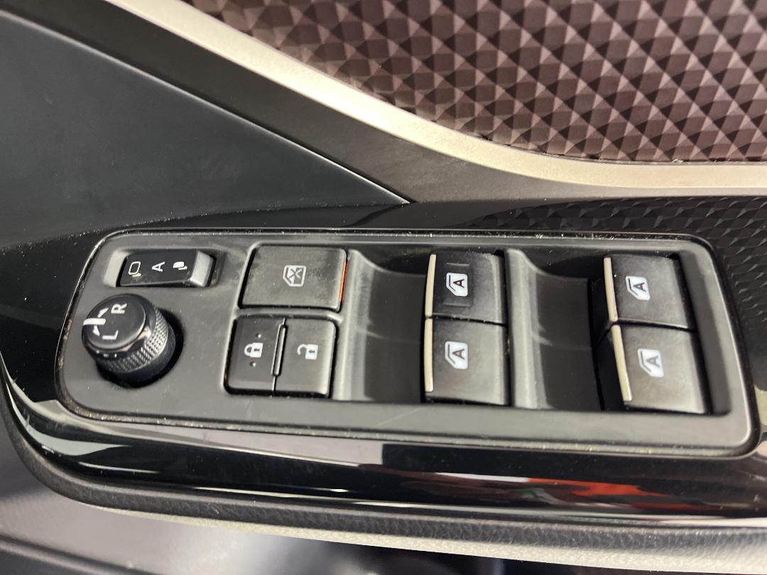 Photo '23' of Toyota C-HR