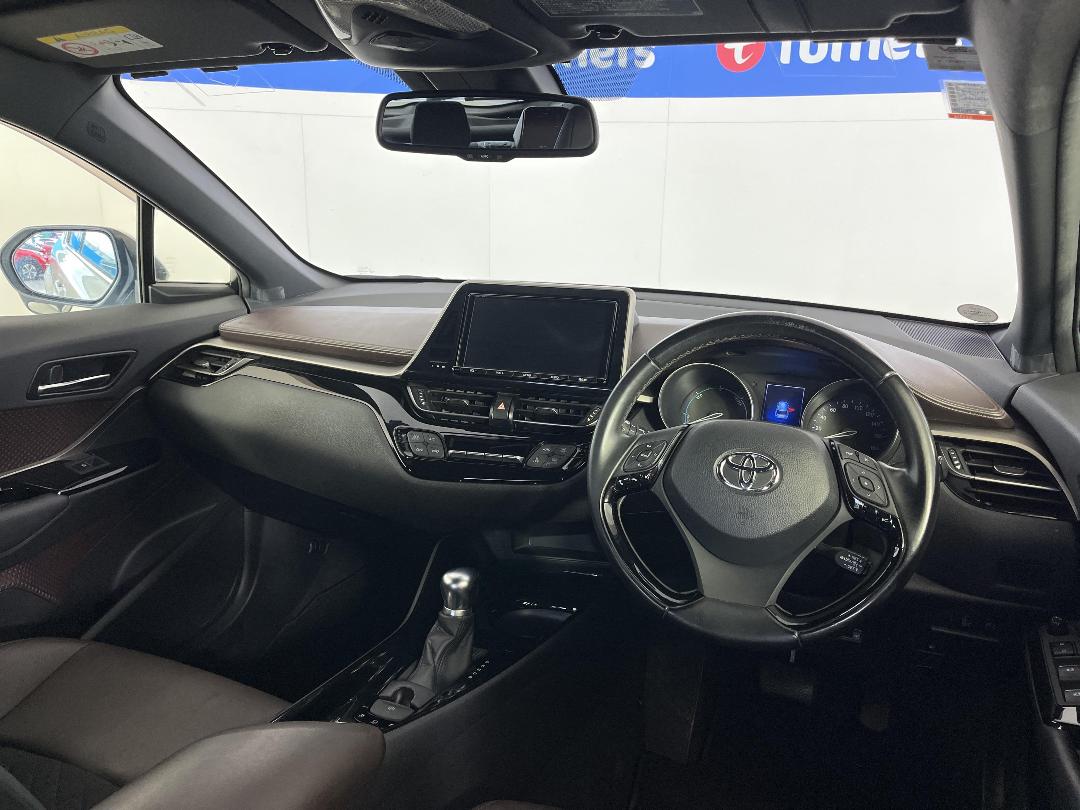 Photo '17' of Toyota C-HR