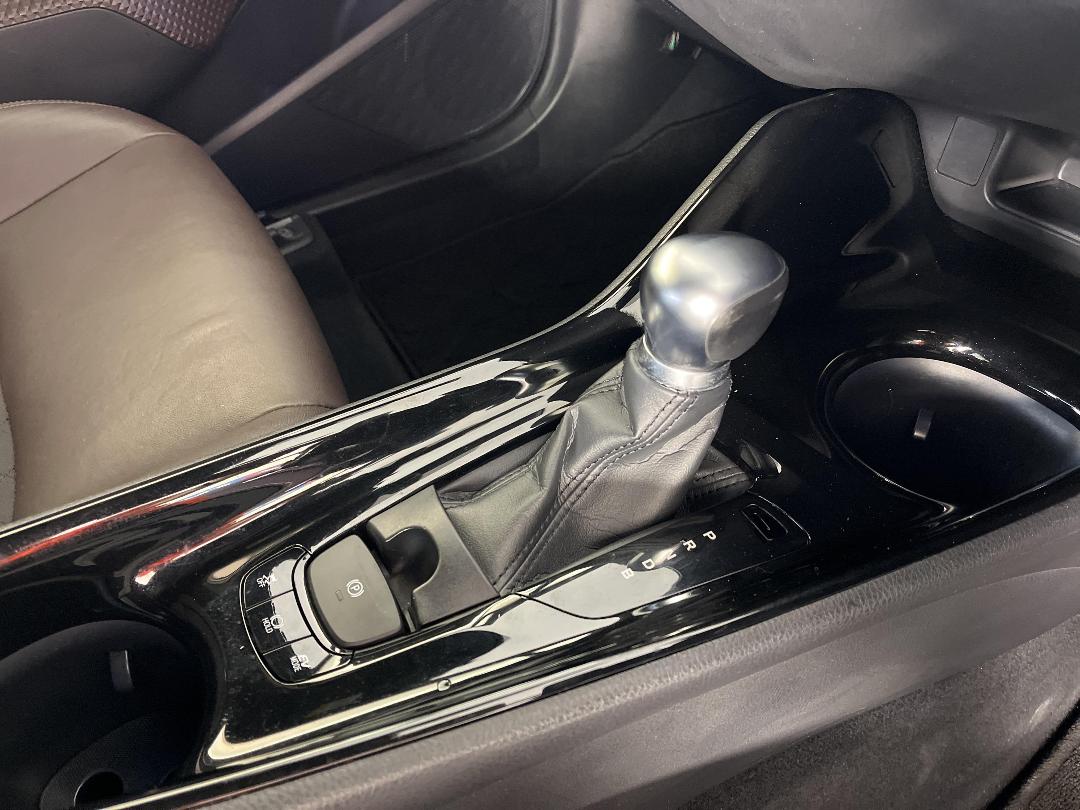 Photo '18' of Toyota C-HR