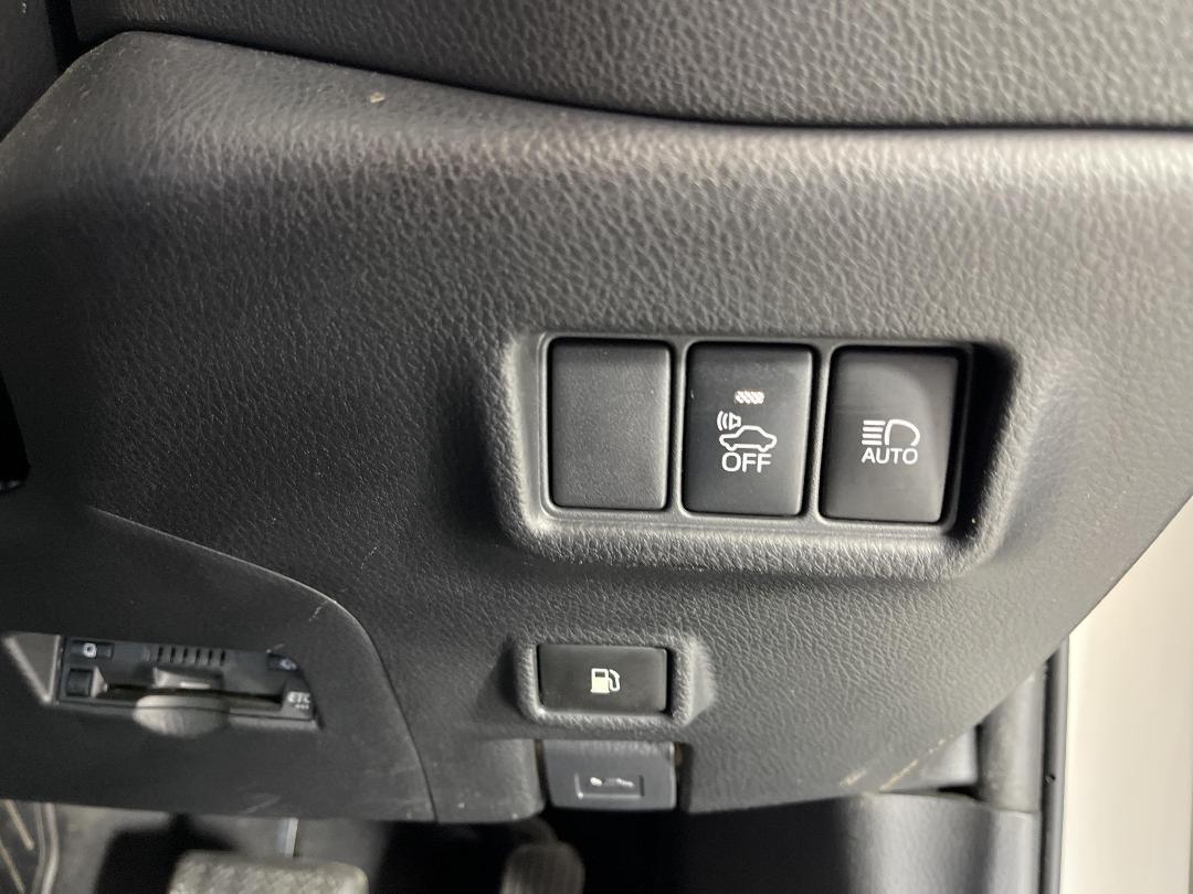 Photo '24' of Toyota C-HR