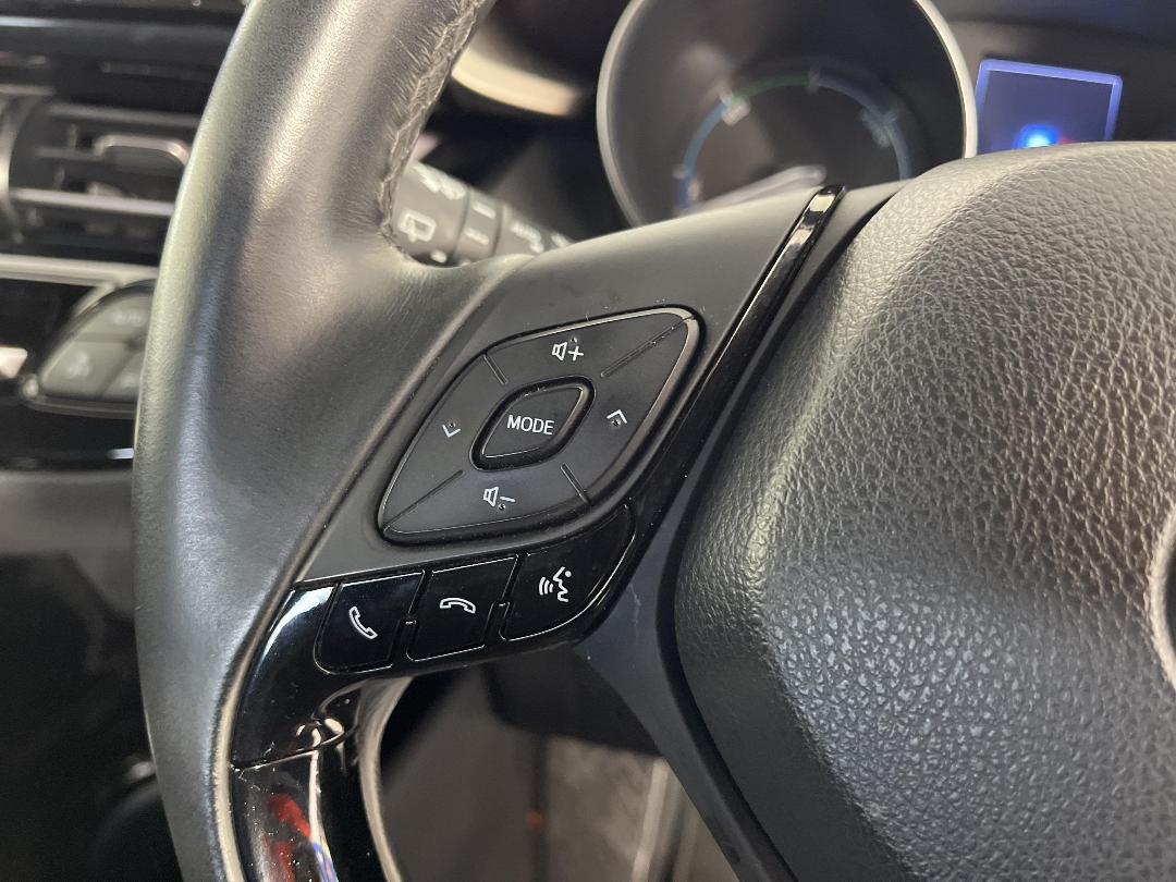 Photo '28' of Toyota C-HR