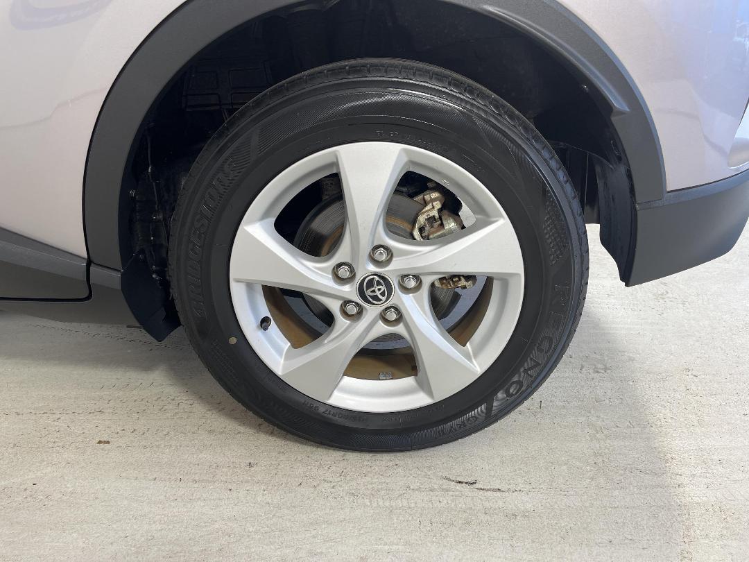 Photo '11' of Toyota C-HR