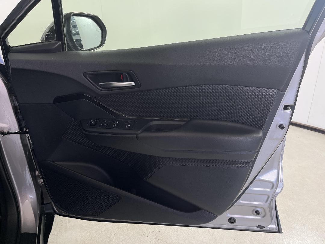 Photo '15' of Toyota C-HR