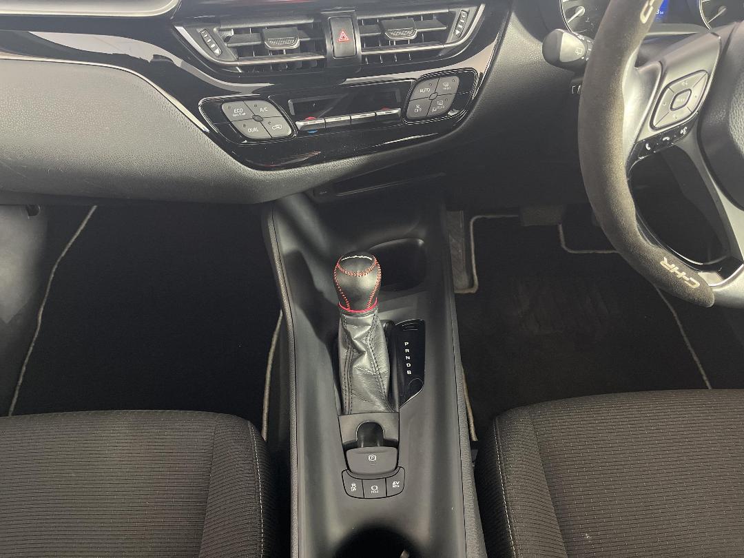 Photo '18' of Toyota C-HR