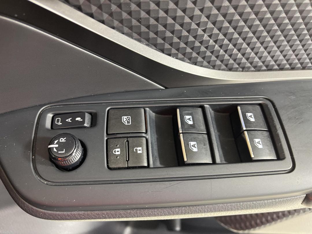 Photo '24' of Toyota C-HR